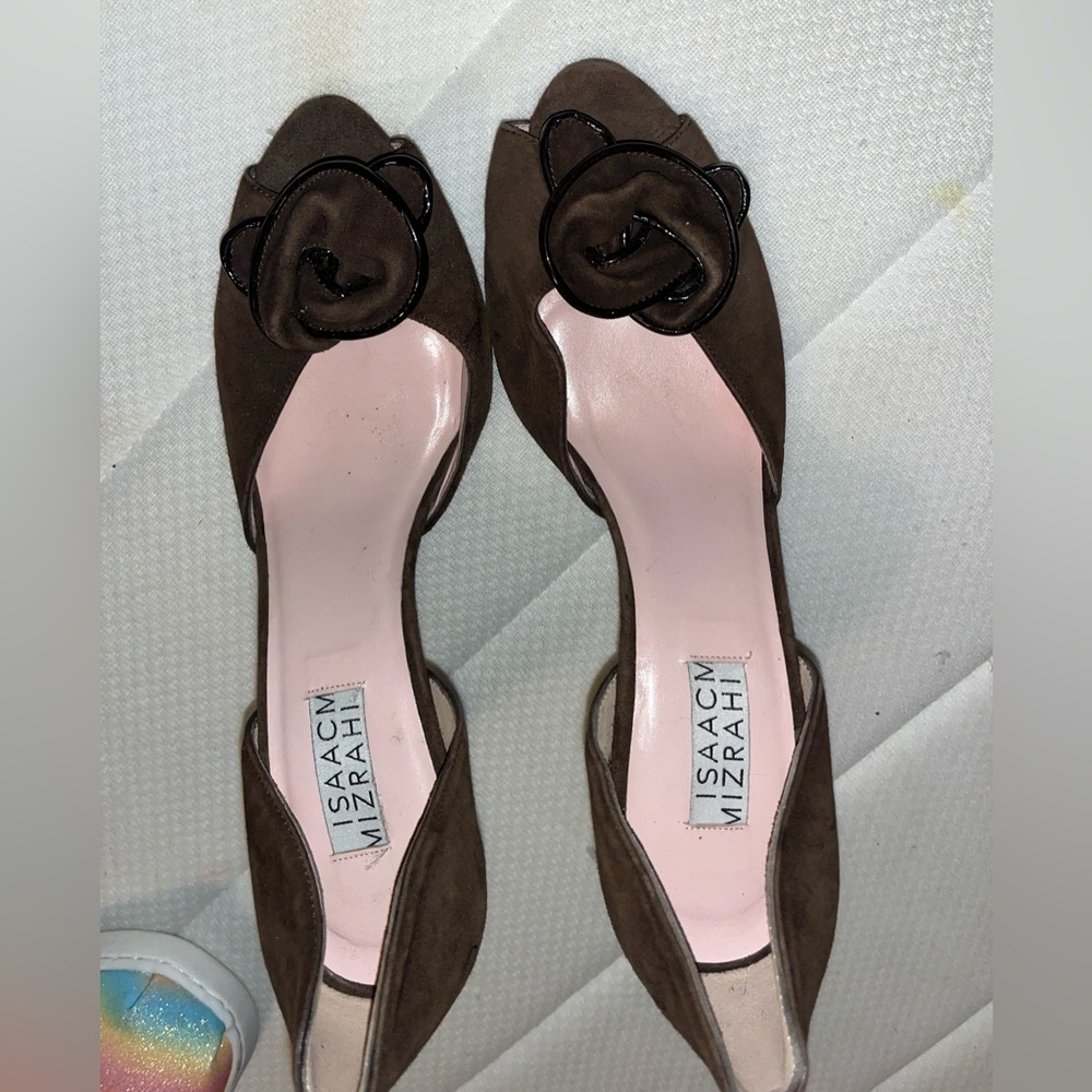 Brown kitten heels with floral detail